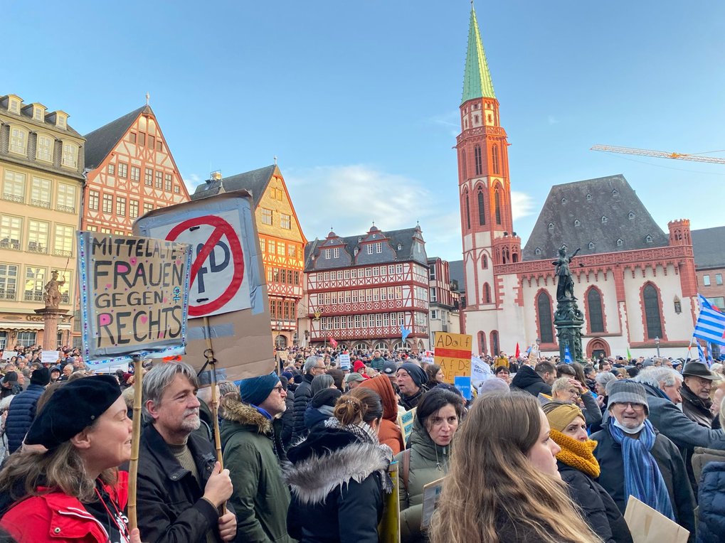 Frankfurt Stands Up For Democracy | Max-Planck-Institut Für Biophysik